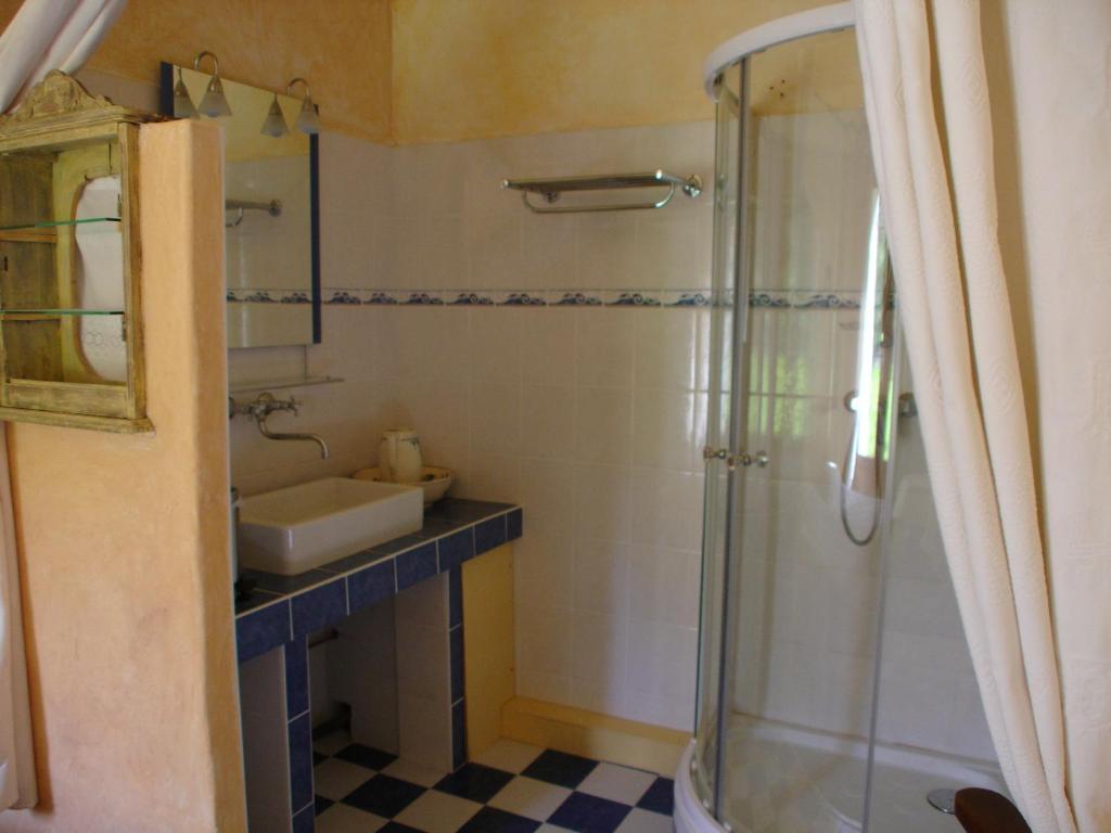 Domaine De La Grange Neuve Otel La Roque-sur-Pernes Oda fotoğraf