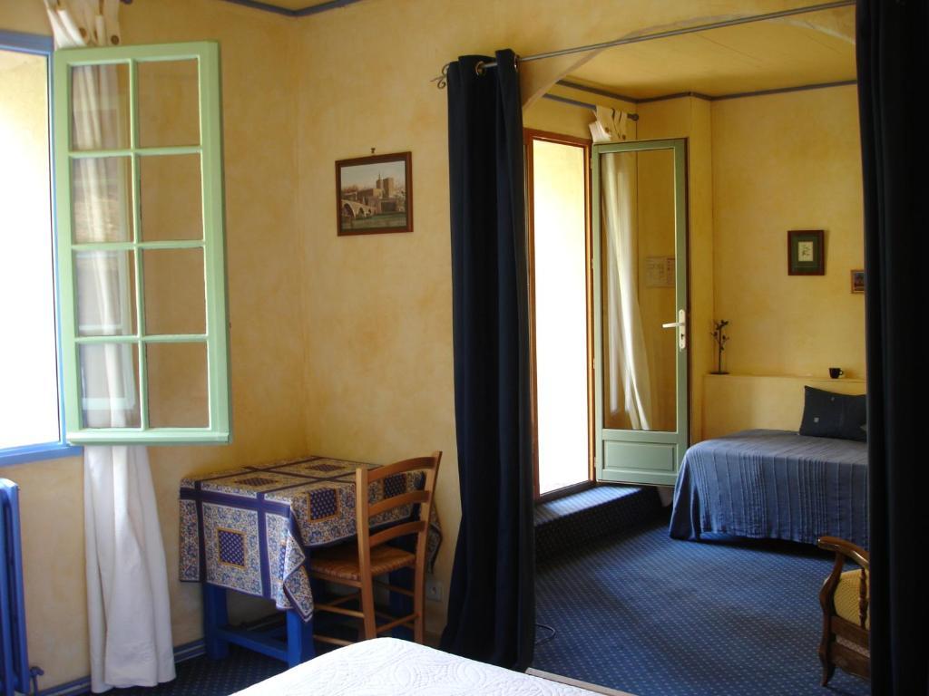 Domaine De La Grange Neuve Otel La Roque-sur-Pernes Oda fotoğraf